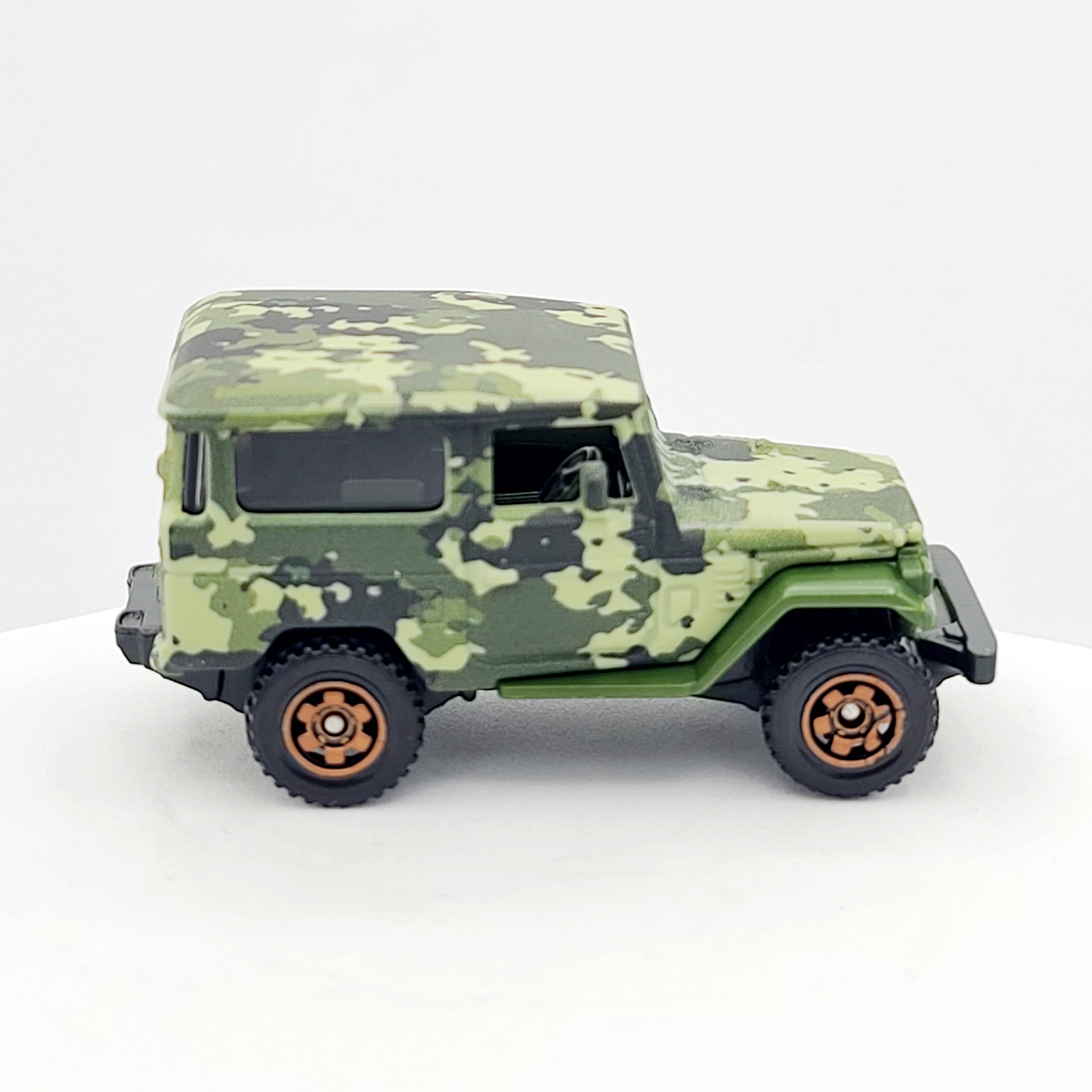 Matchbox '68 Toyota Land Cruiser FJ40 (2017 MBX Basic)